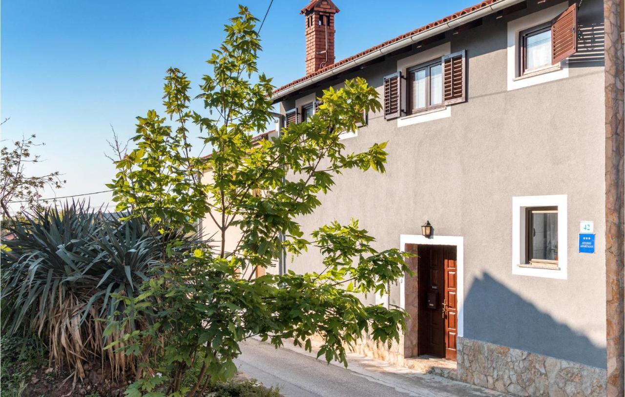 1 Bedroom Awesome Apartment In Ližnjan Exterior foto